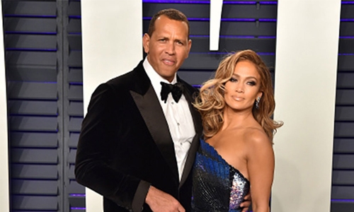 Alex Rodriguez consoles Jennifer Lopez, turns down rumours of tensions