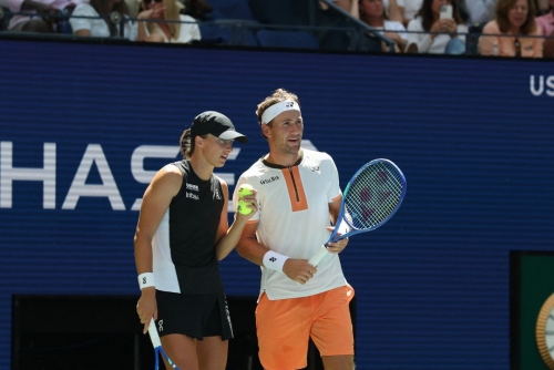 Swiatek, Ruud romp into US Open mixed doubles semis, Alcaraz, Djokovic out Swiatek, Ruud romp into US Open mixed doubles semis, Alcaraz, Djokovic out