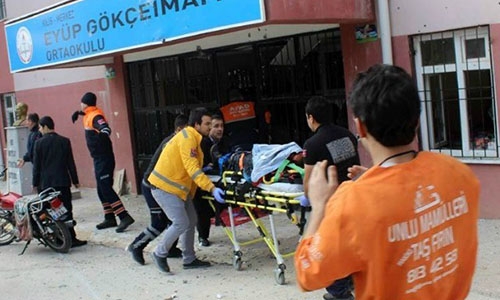 Three wounded in Turkey as 'IS rockets' hit town centre Three wounded in Turkey as 'IS rockets' hit town centre