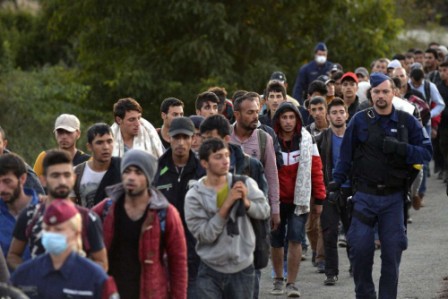 EU Commission proposes extra 1.7 bn euros for refugee crisis