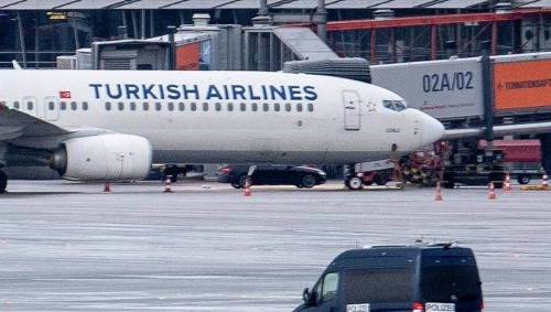 Hamburg airport hostage-taker gives himself up