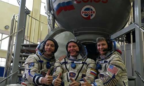 Launch of three astronauts to ISS postponed