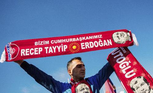 Turkey cracks down on Erdogan rivals Turkey cracks down on Erdogan rivals