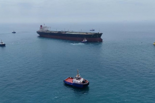 Oil edges back up, shares steady Oil edges back up, shares steady