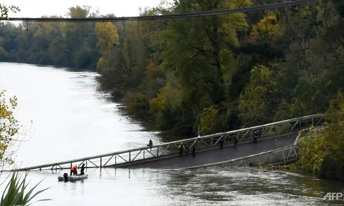 Girl dies, several feared missing in bridge collapse