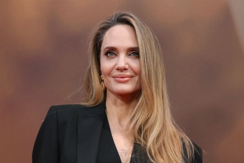 Angelina Jolie wore mom’s necklace in Couture Bang