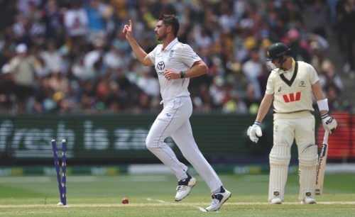 Australia lead England by 46 after 20 wickets fall on crazy day at MCG