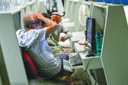 Oil surges, stocks drop as Trump threatens to block Hormuz