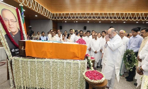 Jaitley cremated with state honours