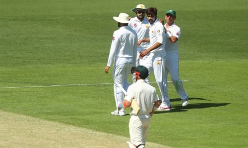 Quickfire Pakistan double slows Australia