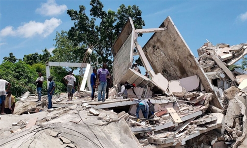 At least 304 dead, 1,800 hurt as powerful quake slams Haiti At least 304 dead, 1,800 hurt as powerful quake slams Haiti