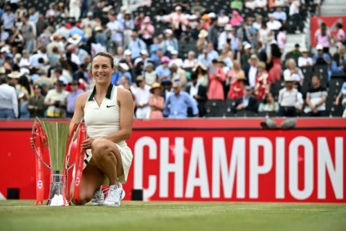Qualifier Maria completes fairytale run to Queen’s title 