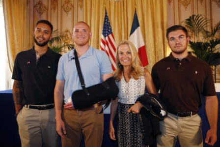 Hollande 'to give France's highest award to train heroes on Monday'