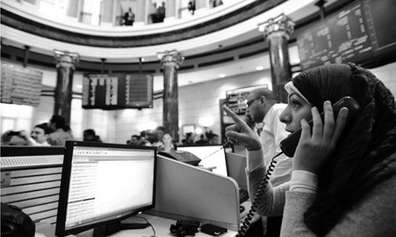 Egypt falls on currency worries