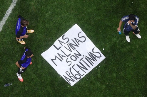 White House supports Argentina over Falklands banner controversy White House supports Argentina over Falklands banner controversy
