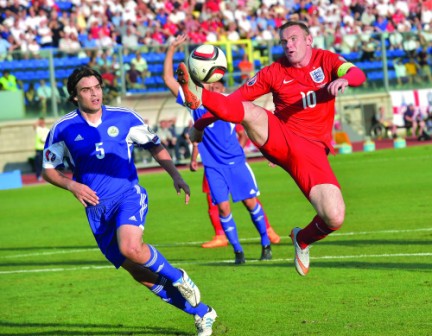 Rooney sends England to Euro 2016