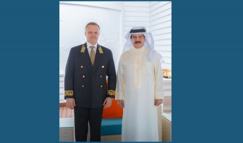 HM King HAMAD Receives Russian Envoy