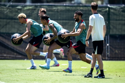 Liverpool spend big to hold off Arsenal, Man City in Premier League title fight Liverpool spend big to hold off Arsenal, Man City in Premier League title fight