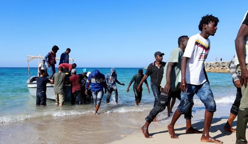 Libyan rescuers find dozens of bodies 