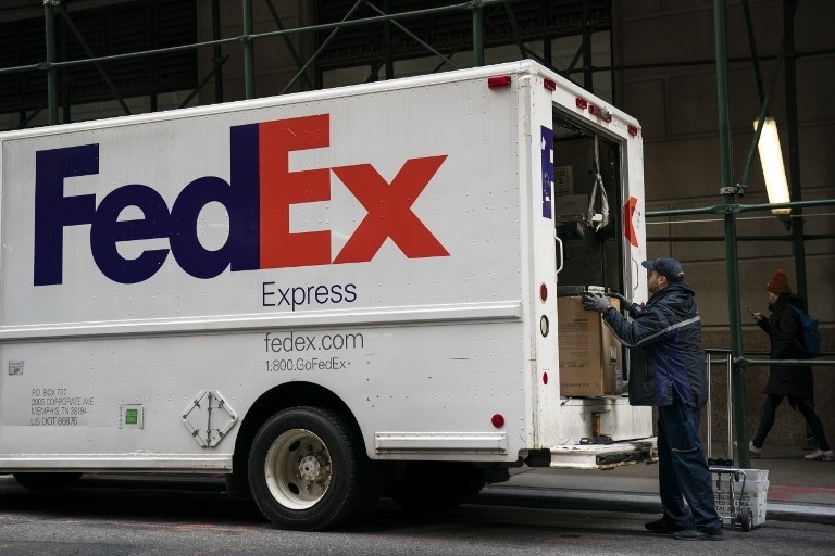 China probes FedEx after Huawei parcels misrouted