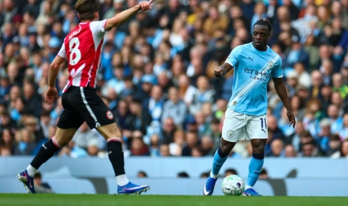 Manchester City Cruise Past Brentford