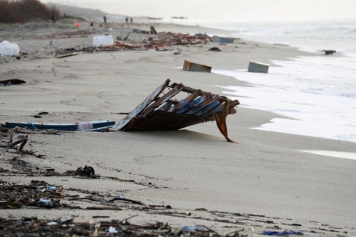 Mozambique searches for survivors after deadly shipwreck