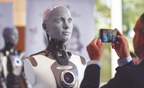 Humanoid robots to trial guiding crowds at Chinese border crossings Humanoid robots to trial guiding crowds at Chinese border crossings