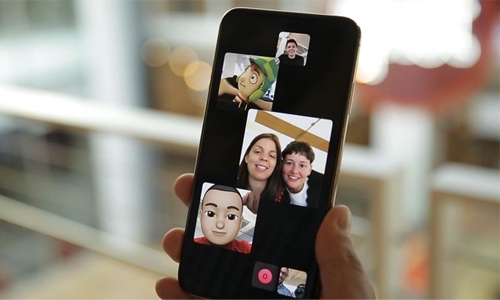 iPhone FaceTime bug lets callers eavesdrop iPhone FaceTime bug lets callers eavesdrop