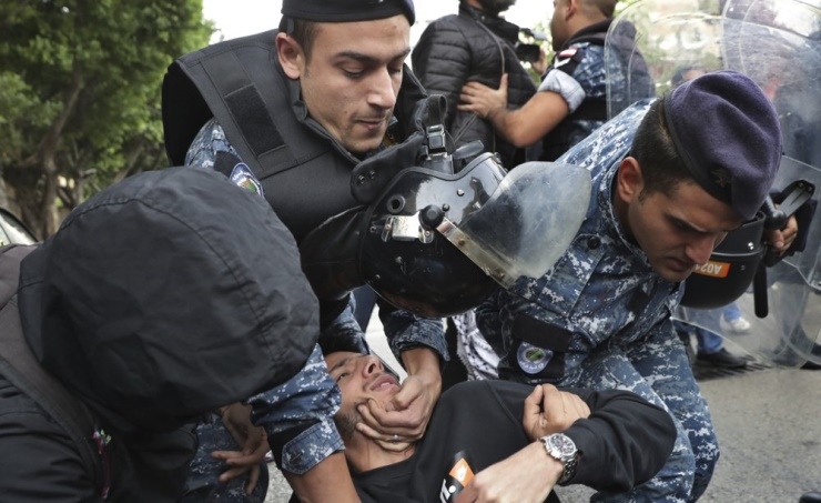 Lebanon clashes threaten to crack open fault lines