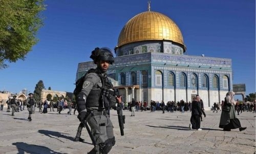 Israel police enter Al Aqsa Mosque compound in Jerusalem, arrest 2