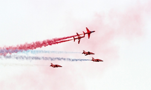 Spectacular performance by Red Arrows in Bahrain 