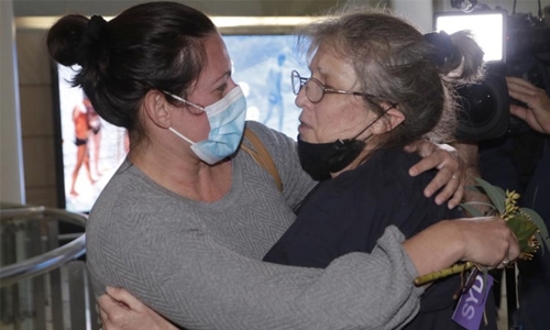 Australians reunite as border reopens after 20-month ban