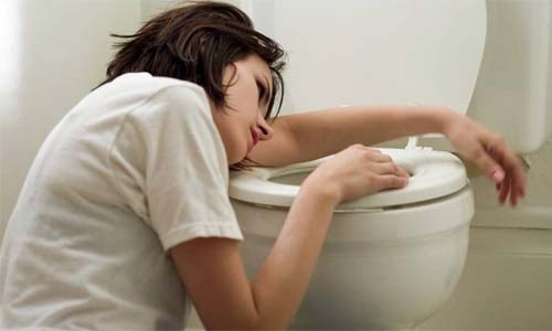 Two outlets shut for food poisoning Two outlets shut for food poisoning