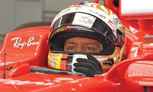 Vettel puts  pressure on  Hamilton