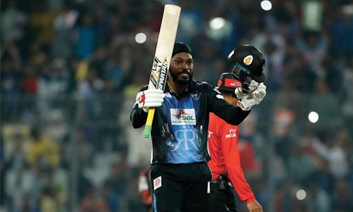 Gayle breaks sixes record