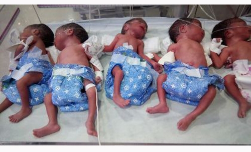  Woman gives birth to 5 babies, all healthy