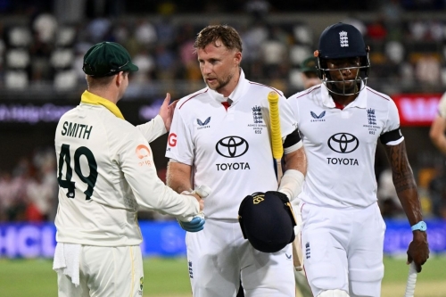 Root’s superb first ton in Australia guides England to 325-9