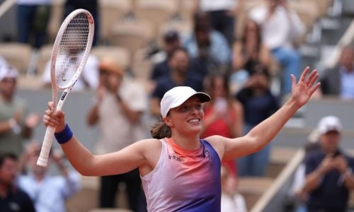 Djokovic injury shakes up French Open as Swiatek roars into semis Djokovic injury shakes up French Open as Swiatek roars into semis