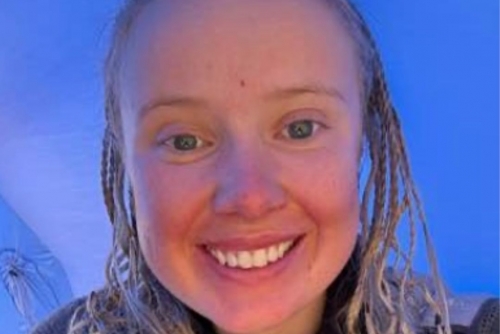 Norwegian 21-year-old becomes youngest to reach South Pole Norwegian 21-year-old becomes youngest to reach South Pole