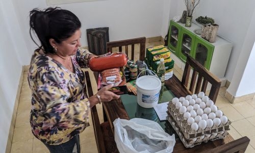 With little to buy, Cubans abroad send home food, not money