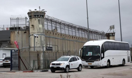 Israel delays Palestinians' release after six Gaza hostages freed Israel delays Palestinians' release after six Gaza hostages freed