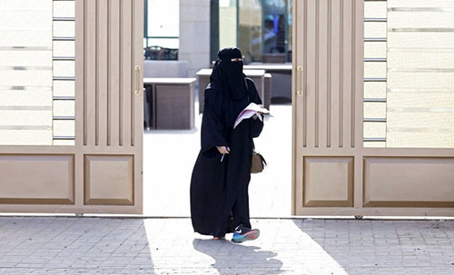 Feminization of currency exchange shops in Makkah Feminization of currency exchange shops in Makkah