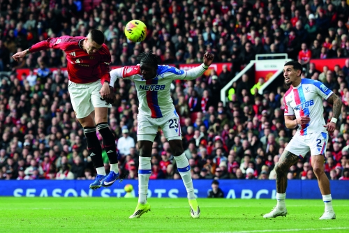 Man United rise as Spurs struggle Man United rise as Spurs struggle