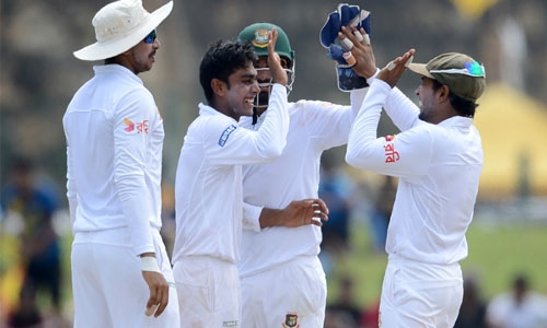 Spinners put Bangladesh on top against Australia