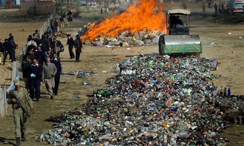 Toxic liquor kills 24 in Pakistan Toxic liquor kills 24 in Pakistan