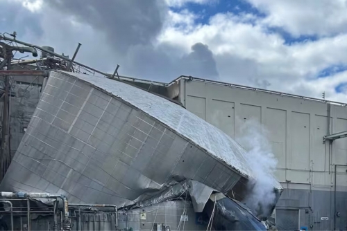 Chemical tank implosion leaves 1 dead, 9 missing in US Chemical tank implosion leaves 1 dead, 9 missing in US