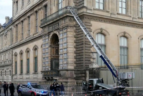 Paris Police Capture Suspects in Daring $102 Million Louvre Jewel Heist