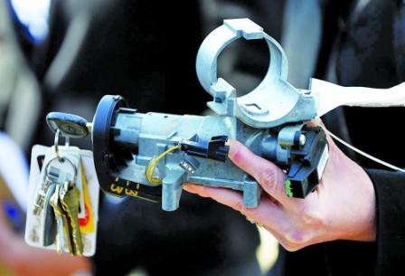 GM ignition-switch death toll hits 100 GM ignition-switch death toll hits 100