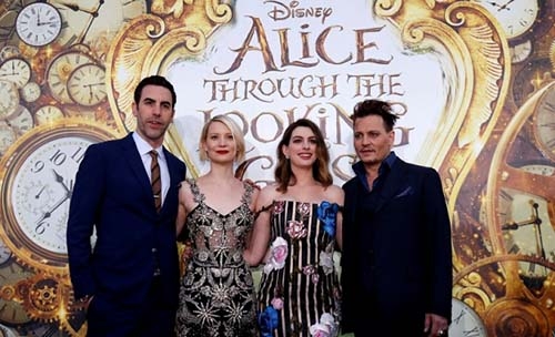 Depp, facing abuse allegations, gets backing from family, friends Depp, facing abuse allegations, gets backing from family, friends