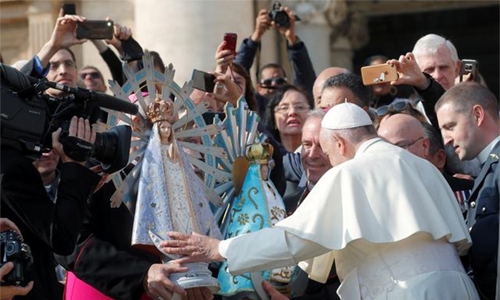 Britain gives Argentina back Madonna taken from Falklands Britain gives Argentina back Madonna taken from Falklands